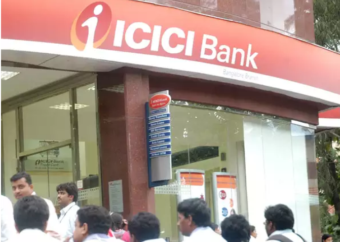 Withdrawing money from ICICI Bank will be expensive from August 01, surcharge will have to be paid for withdrawing money beyond the limit 1