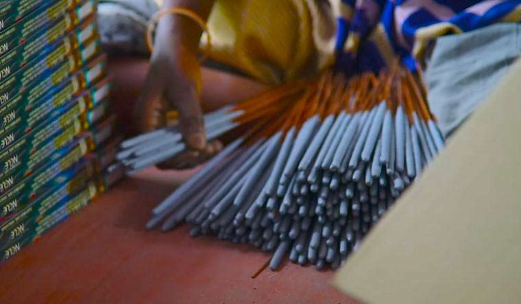 New blow to Sivakasi due to ban on Diwali firecrackers, loss of Rs 800 crores in 2020 1