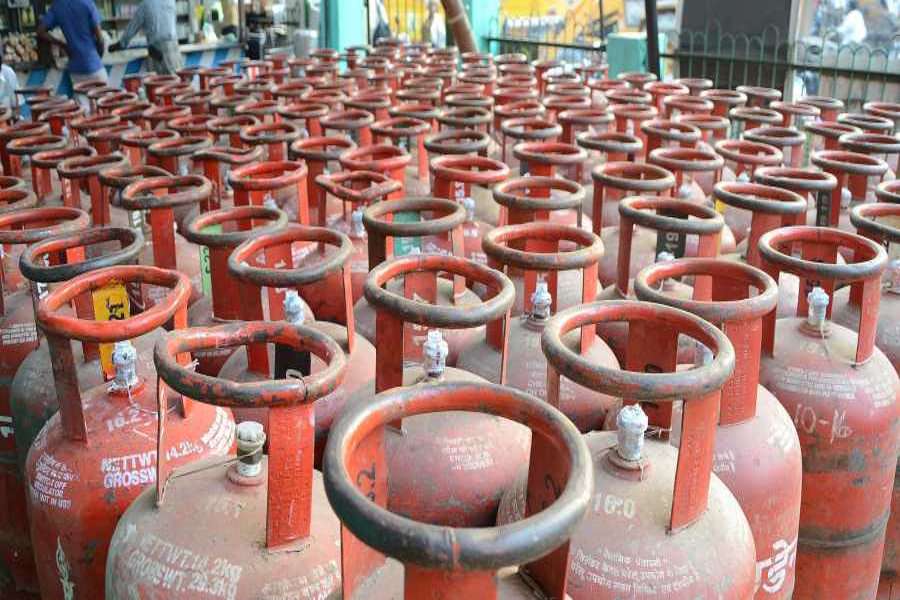Domestic gas cylinder prices may change every week from new year 1