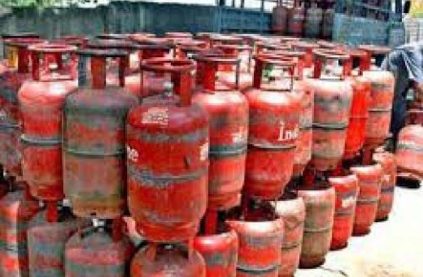 Domestic gas cylinder becomes cheaper after 11 months, now the price has become so much 1